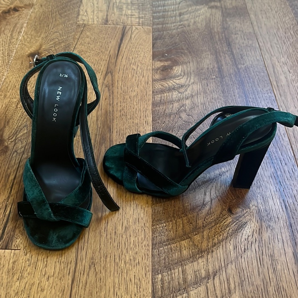 New Look Woman’s Green Velvet Heels Size 36